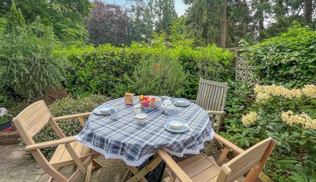 2 bedroom accommodation in Dorking