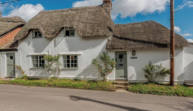 2 bedroom accommodation in Farnham