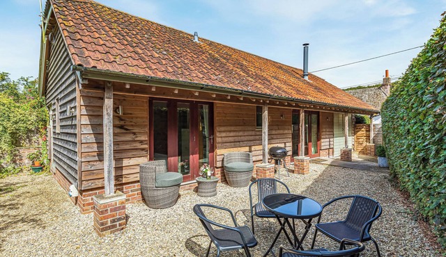 2 bedroom accommodation in Farnham