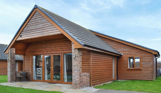 2 bedroom accommodation in Fitling