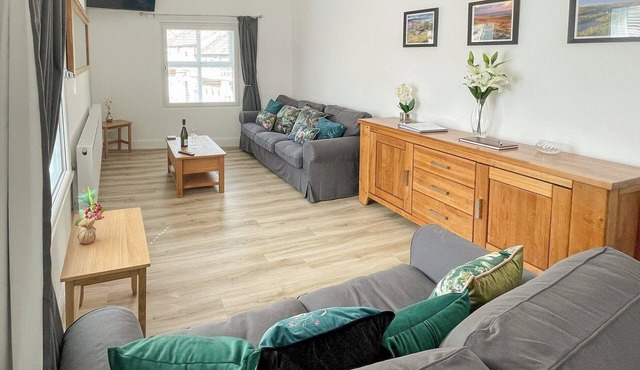 2 bedroom accommodation in Glossop