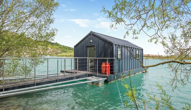 2 bedroom accommodation in Halling