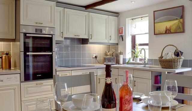 2 bedroom accommodation in Hickling