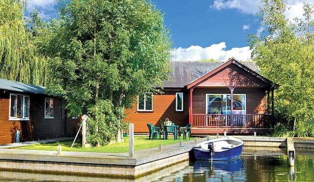 2 bedroom accommodation in Wroxham, Norfolk Broads