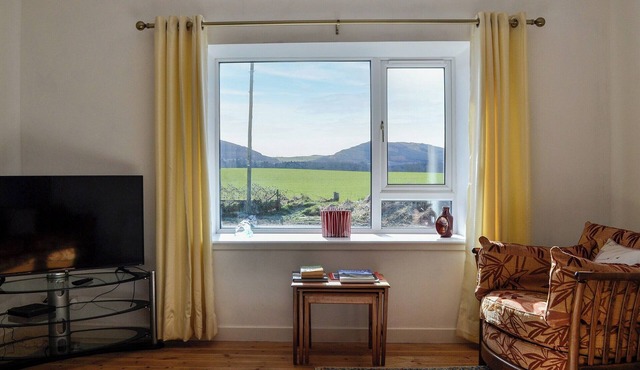 2 bedroom accommodation in Kettins