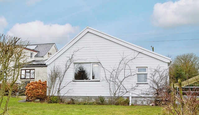 2 bedroom accommodation in Llannon, near Llanelli