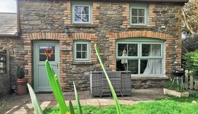 2 bedroom accommodation in Llannon, Llanelli