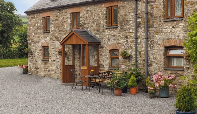 2 bedroom accommodation in Llanybri, near Carmarthen