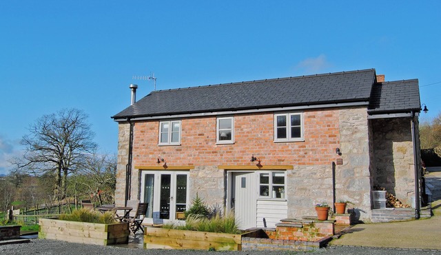 2 bedroom accommodation in Nantmawr, near Oswestry