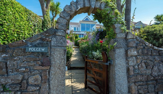 2 bedroom accommodation in Marazion