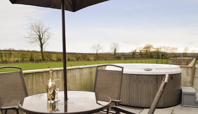 2 bedroom accommodation in Dearham, near Maryport