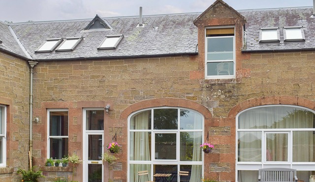 2 bedroom accommodation in Melrose