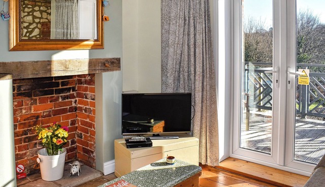 2 bedroom accommodation in Carisbrooke, Near Newport