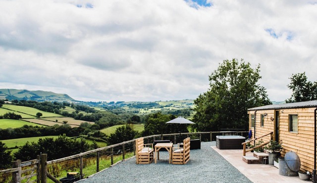 2 bedroom accommodation in Mochdre, near Newtown