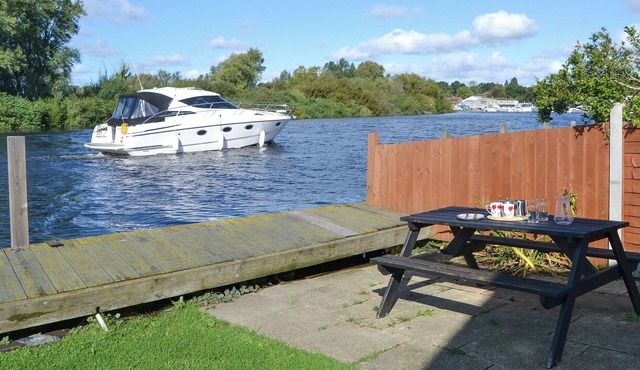 2 bedroom accommodation in Brundall, near Norwich