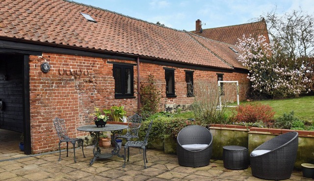 2 bedroom accommodation in Moulton St Mary, near Brundall