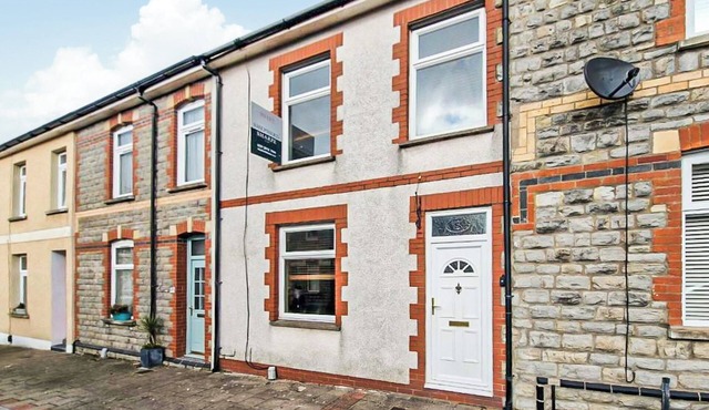 2 bedroom accommodation in Penarth