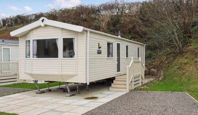2 bedroom accommodation in Pendine