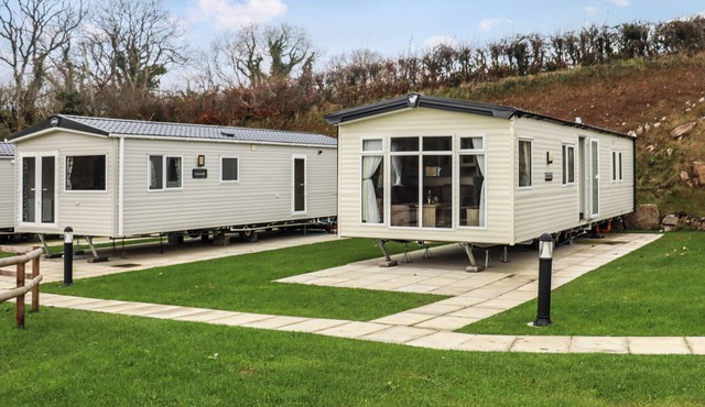 2 bedroom accommodation in Pendine