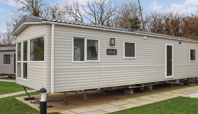 2 bedroom accommodation in Pendine