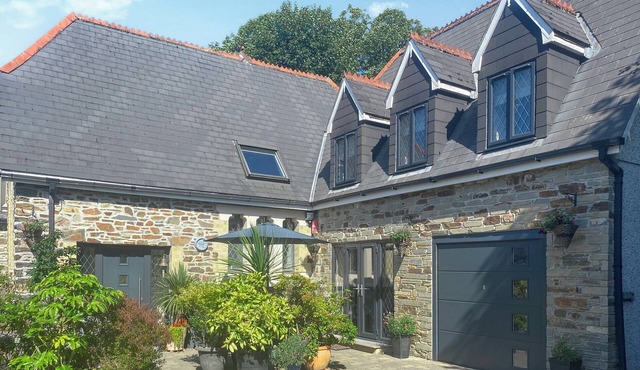 2 bedroom accommodation in Plympton, near Plymouth