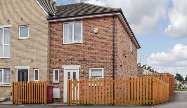 2 bedroom accommodation in Reading