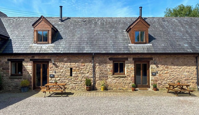 2 bedroom accommodation in Newland, near Coleford