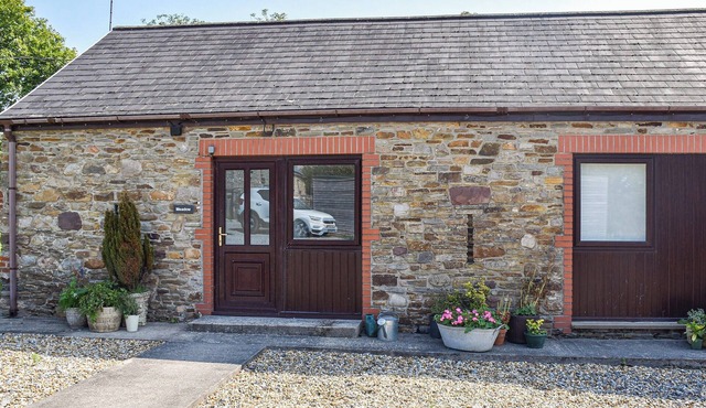 2 bedroom accommodation in Gowerton, near Swansea