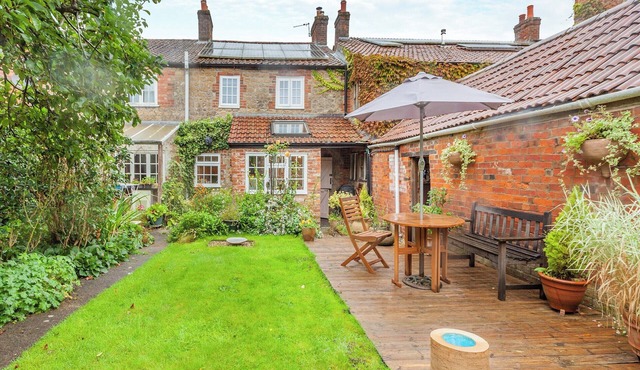 2 bedroom accommodation in Dilton Marsh, near Westbury