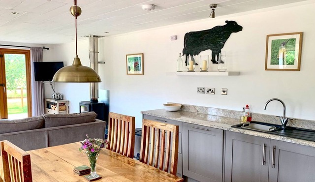 2 bedroom accommodation in Keevil, near Trowbridge