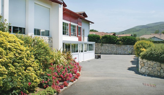 2 bedroom accommodation in Urrugne