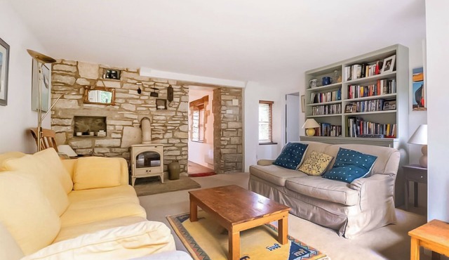 2 bedroom accommodation in Acton