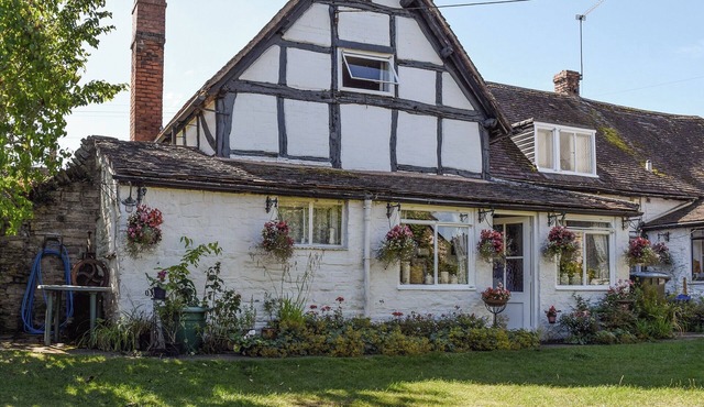 2 bedroom accommodation in Barton