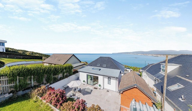 2 bedroom accommodation in Borth