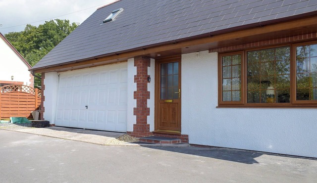 2 bedroom accommodation in Glasbury, near Hay-on-Wye