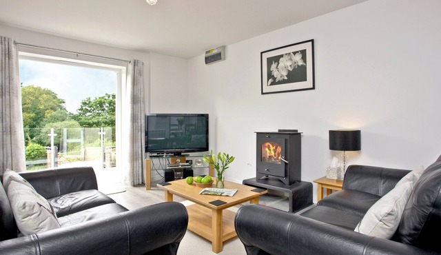 2 bedroom accommodation in Whitegate, near Chard