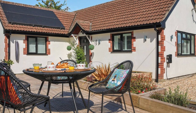 2 bedroom accommodation in Somerset, near Chard