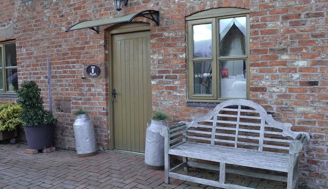 2 bedroom accommodation in Coddington, near Chester