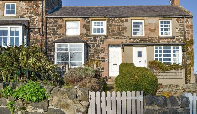 2 bedroom accommodation in Craster