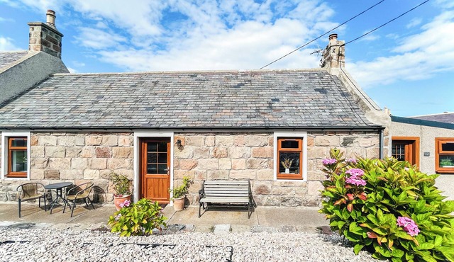 2 bedroom accommodation in Cullen