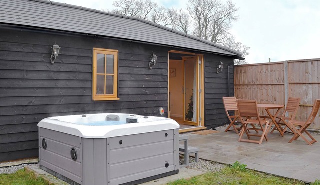 2 bedroom accommodation in Alkham, near Dover