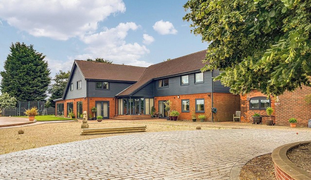 2 bedroom accommodation in Derby