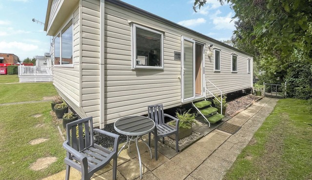 2 bedroom accommodation in St. Margarets Bay, Dover