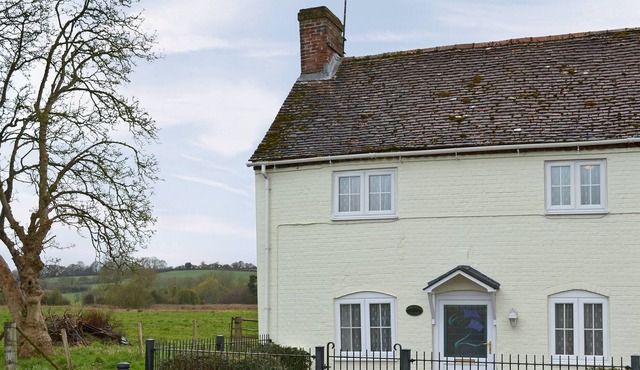 2 bedroom accommodation in Downton