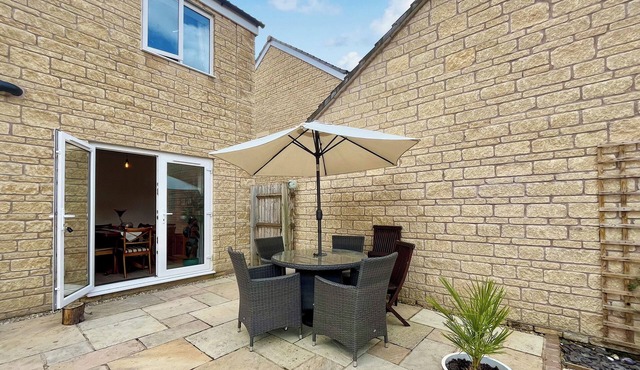 2 bedroom accommodation in Frome