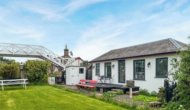 2 bedroom accommodation in Hassendean Station, near Hawick