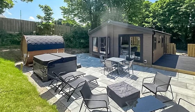 2 bedroom accommodation in Hayle