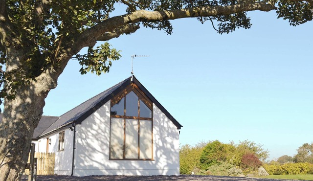 2 bedroom accommodation in Llanfachraeth, near Holyhead