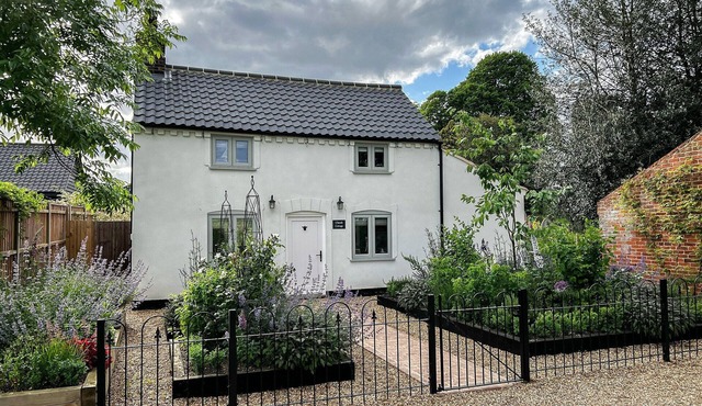 2 bedroom accommodation in Norton Subcourse, near Norwich