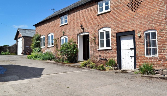 2 bedroom accommodation in Ashperton, near Ledbury